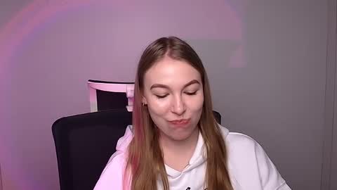 Emilia online show from 01/31/25, 09:16