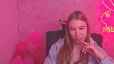 Emilia online show from 02/21/25, 09:13