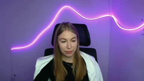 Emilia online show from 10/03/25, 06:43