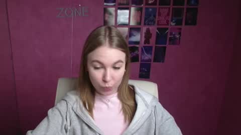 Snapshot of emilia_ilia chatting on 03/13/26, 06:42 Emilia online show from 03/13/26, 06:42