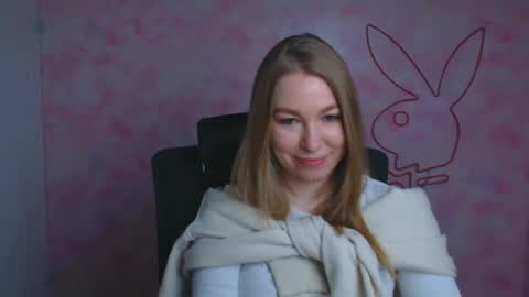 Snapshot of emilia_ilia chatting on 04/24/26, 05:32 Emilia online show from 04/24/26, 05:32