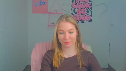Snapshot of emilia_ilia chatting on 05/12/26, 05:37 Emilia online show from 05/12/26, 05:37
