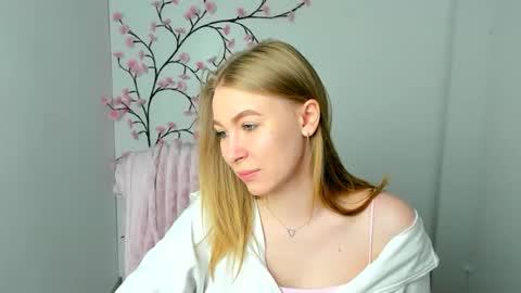 Snapshot of emilia_ilia chatting on 05/20/26, 05:46 Emilia online show from 05/20/26, 05:46