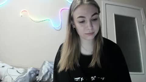 Snapshot of emilia_ilia chatting on 06/04/26, 02:45 Emilia online show from 06/04/26, 02:45