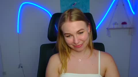 Snapshot of emilia_ilia chatting on 06/29/26, 10:15 Emilia online show from 06/29/26, 10:15