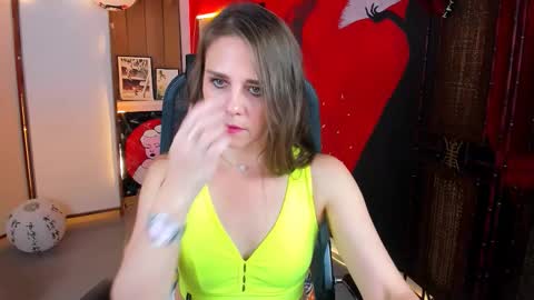 Emilia Bedy online show from 11/19/25, 09:09