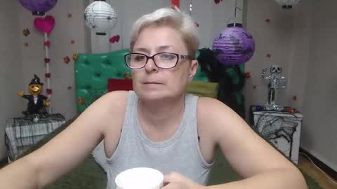 EmiliaGree online show from 10/31/25, 07:26