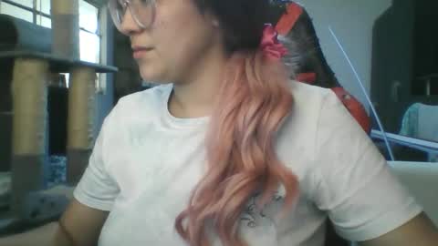 emiliahoney online show from 12/21/25, 06:59