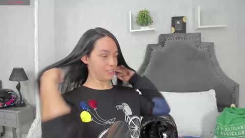 EmiliaRose online show from 11/14/25, 09:24