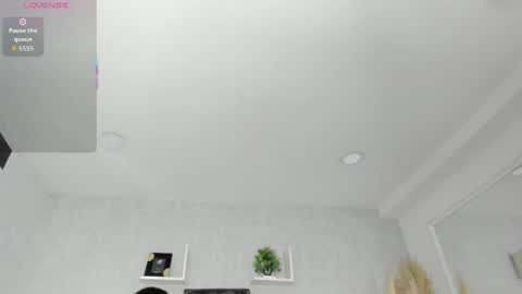 EmiliaRose online show from 04/27/26, 09:24