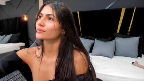 Emillie online show from 01/16/25, 08:03