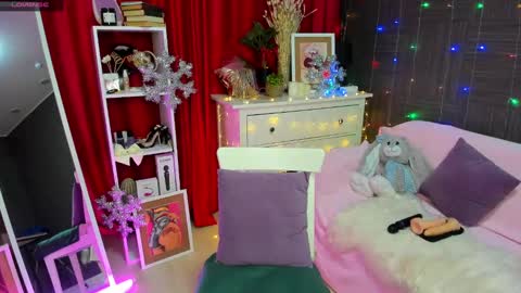 Emiliya online show from 12/12/24, 02:04