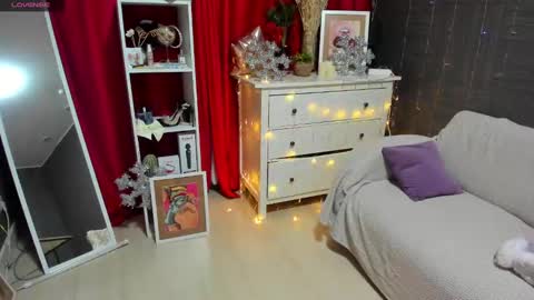 Emiliya online show from 12/18/24, 02:42