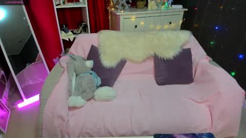 Emiliya online show from 12/19/24, 02:12