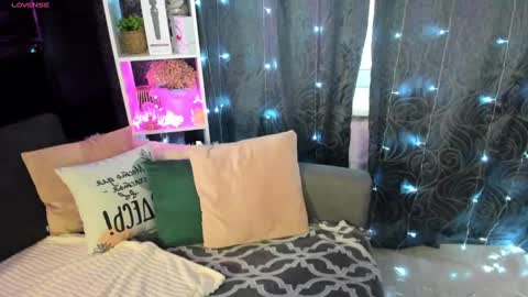 Emiliya online show from 02/09/25, 02:28