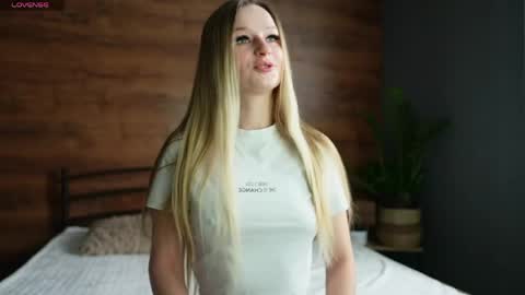 Emilly online show from 06/04/26, 04:18