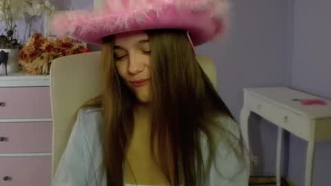 Emilly online show from 03/01/25, 07:41