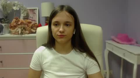 Emilly online show from 03/10/25, 10:59