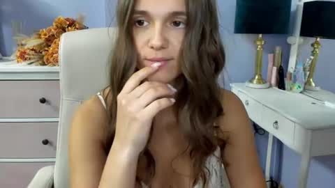 Emilly online show from 06/15/26, 06:48