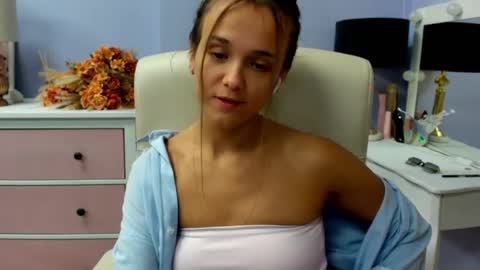 Emilly online show from 06/23/26, 06:33