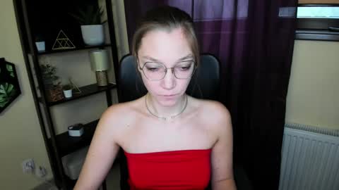 Snapshot of emilly_xkiss chatting on 03/11/25, 06:21 Emilly online show from 03/11/25, 06:21