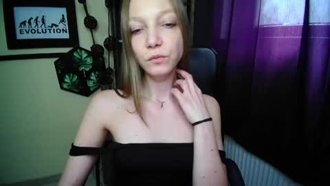 Snapshot of emilly_xkiss chatting on 05/05/26, 12:35 Emilly online show from 05/05/26, 12:35