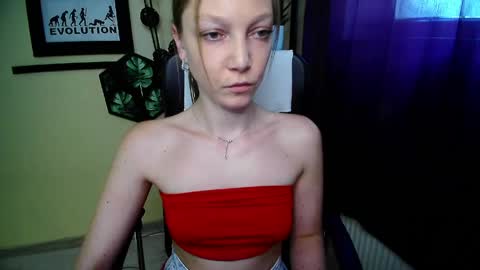 Snapshot of emilly_xkiss chatting on 05/26/26, 12:45 Emilly online show from 05/26/26, 12:45