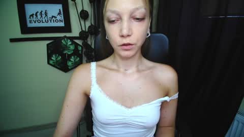 Emilly online show from 06/18/26, 05:51