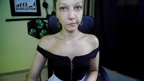 Emilly online show from 07/15/26, 12:21