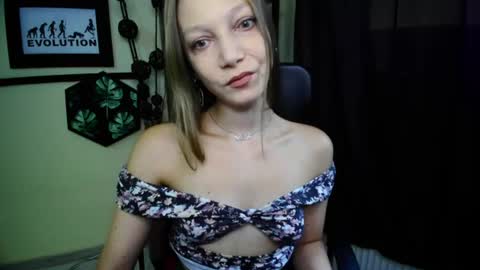 Emilly online show from 07/19/26, 06:17