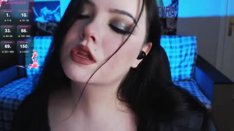 Snapshot of emillybones chatting on 04/24/26, 08:33 Emily online show from 04/24/26, 08:33