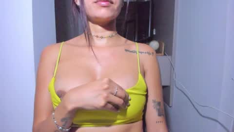 Snapshot of emillyhils1 chatting on 05/29/26, 02:09 emilly online show from 05/29/26, 02:09