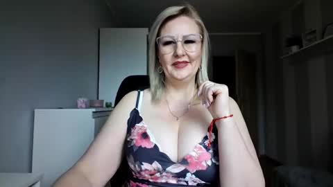 EmillyLove online show from 03/30/26, 08:04