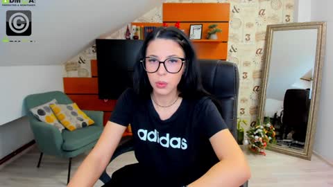 Snapshot of emillytaylor chatting on 12/20/24, 05:04 EmillyTaylor online show from 12/20/24, 05:04