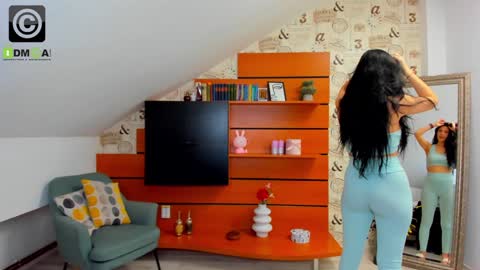Snapshot of emillytaylor chatting on 02/04/25, 04:48 EmillyTaylor online show from 02/04/25, 04:48