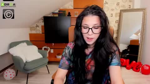 Snapshot of emillytaylor chatting on 03/12/25, 10:37 EmillyTaylor online show from 03/12/25, 10:37