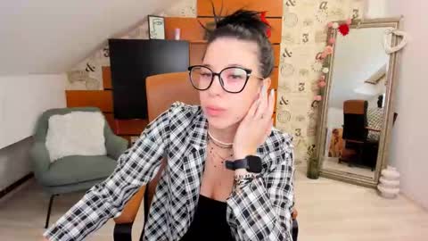 Snapshot of emillytaylor chatting on 09/15/25, 02:44 EmillyTaylor online show from 09/15/25, 02:44