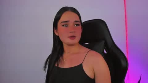 Snapshot of emily611258 chatting on 06/16/26, 01:41 emily611258 online show from 06/16/26, 01:41