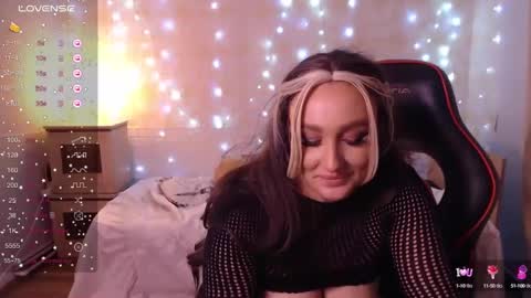 Snapshot of emily962009 chatting on 02/07/25, 02:08 EMY online show from 02/07/25, 02:08