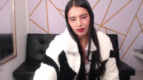 Snapshot of emily___rouse chatting on 06/19/26, 03:44 emily___rouse online show from 06/19/26, 03:44