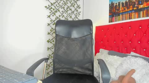 Snapshot of emily__dee chatting on 04/21/26, 01:06 Emily online show from 04/21/26, 01:06