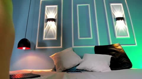 Emily online show from 03/01/25, 12:23