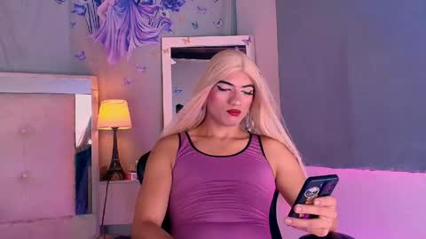 emily_castillo1_ online show from 05/22/26, 06:53
