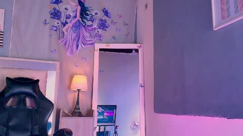 emily_castillo1_ online show from 06/05/26, 07:03