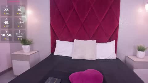 emily_clarkk_ online show from 04/17/26, 09:07