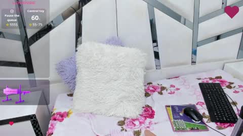 emily_collins1_ online show from 04/07/26, 06:36