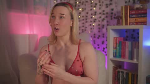 Em -  online show from 12/13/24, 09:30