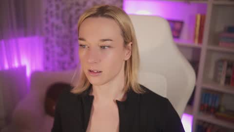 Em -  online show from 01/27/25, 10:16