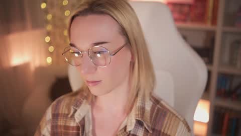 Em -  online show from 01/31/25, 12:06