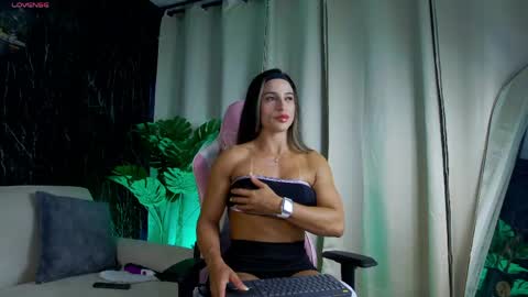 Emily foxx01 online show from 05/07/26, 10:48